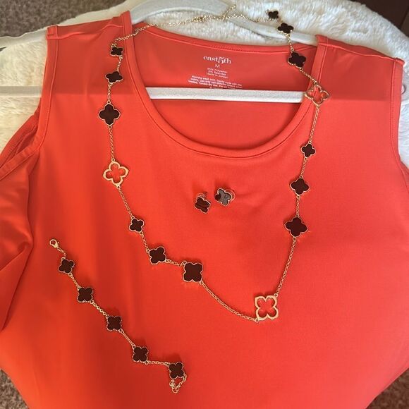 Cold Shoulder flowy top. - Picture 9 of 9